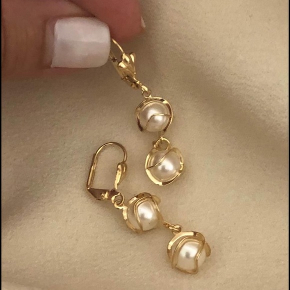 18k Gold Filled Pearl Earrings - Picture 2 of 5